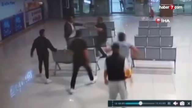 Belediye başkanı ve oğlundan husumetlilerine terminalde meydan dayağı Belediye başkanı ve oğlundan husumetlilerine terminalde meydan dayağı