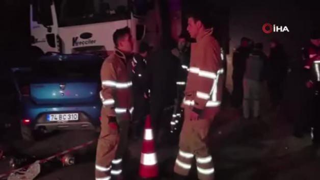 Bartın Gürgenpınarı mevkisinde otomobil kamyonun altına girdi: 5 ölü