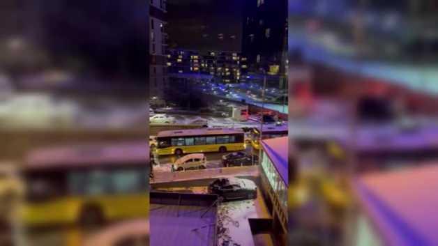 İETT otobüsleri yolda kaldı: Saatlerdir bekliyorlar