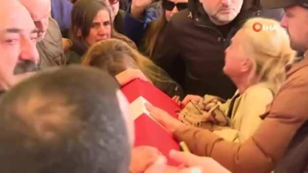 Ünlü sanatçı Volkan Konak için İstanbul’da cenaze töreni düzenlendi