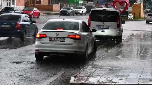 Meteorolojiden 11 il için şiddetli sağanak uyarısı uyarı! Meteorolojiden 11 il için şiddetli sağanak uyarısı uyarı!