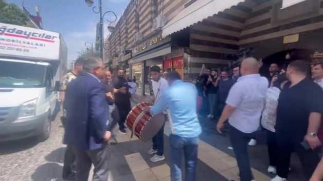 PKK’nın feshi Diyarbakır sokakların davul zurna ile kutlandı PKK’nın feshi Diyarbakır sokakların davul zurna ile kutlandı