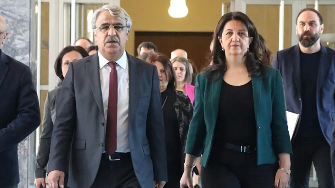 DEM Parti heyetinden ‘İmralı’ açıklaması: Öcalan ile ne görüştüler? – Son Dakika Siyaset Haberleri DEM Parti heyetinden ‘İmralı’ açıklaması: Öcalan ile ne görüştüler? – Son Dakika Siyaset Haberleri