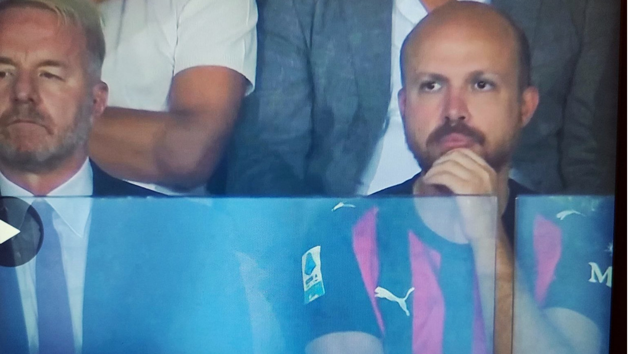 Bilal Erdoğan Lecce Milan maçında ne arıyor? Fanatik taraftar çıktı Bilal Erdoğan Lecce Milan maçında ne arıyor? Fanatik taraftar çıktı