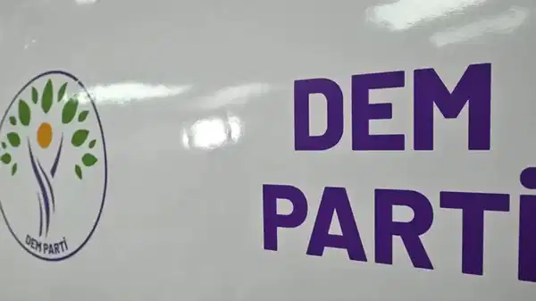 DEM Parti’den Özgür Çelik’in görevden alınmasına tepki: ‘Yargı, siyasetten elini çekmeli, kayyımcı zihniyet terk edilmeli!’ – Son Dakika Siyaset Haberleri DEM Parti’den Özgür Çelik’in görevden alınmasına tepki: ‘Yargı, siyasetten elini çekmeli, kayyımcı zihniyet terk edilmeli!’ – Son Dakika Siyaset Haberleri