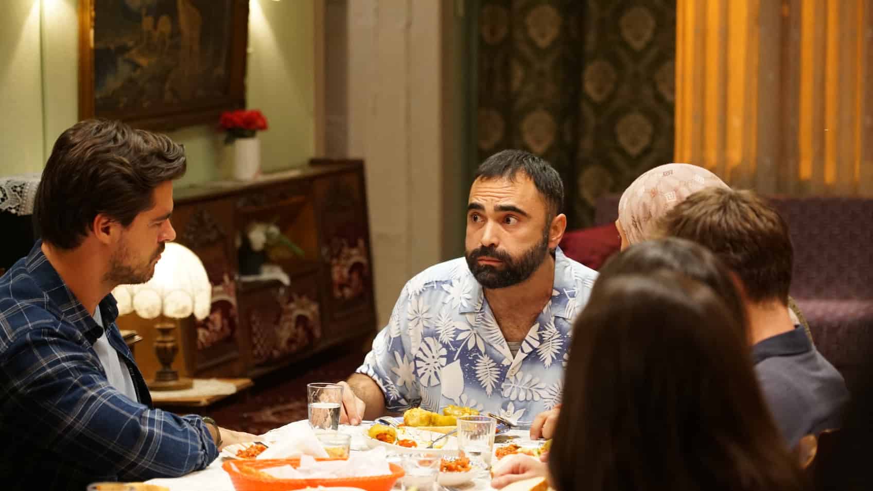 Gönül Dağı’nın neşe kaynağı Deli Kadir! Emrah Kaman, Kadir’i ve hayranlarının merak ettiği sorulara cevap verdi! Gönül Dağı’nın neşe kaynağı Deli Kadir! Emrah Kaman, Kadir’i ve hayranlarının merak ettiği sorulara cevap verdi!