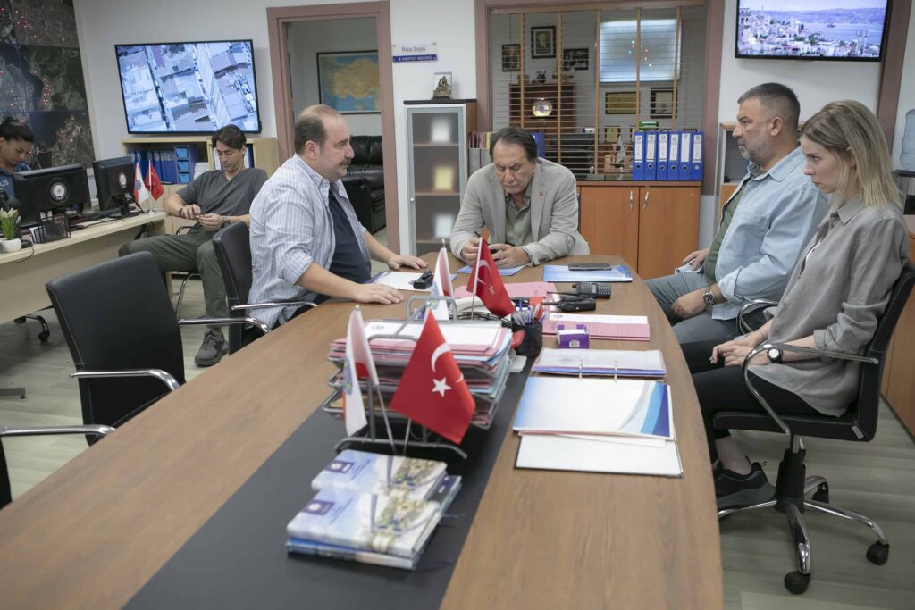 Arka Sokaklar yine nefes kesen sahnelerin yer aldığı heyecan dolu bir bölümle ekrana gelecek! Arka Sokaklar yine nefes kesen sahnelerin yer aldığı heyecan dolu bir bölümle ekrana gelecek!