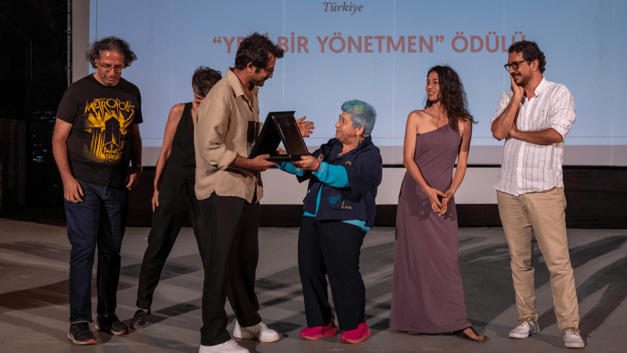 Ayvalık Uluslararası Film Festivali Başladı: “Yeni Bir Yönetmen” Ödülü Sahibini Buldu Ayvalık Uluslararası Film Festivali Başladı: “Yeni Bir Yönetmen” Ödülü Sahibini Buldu