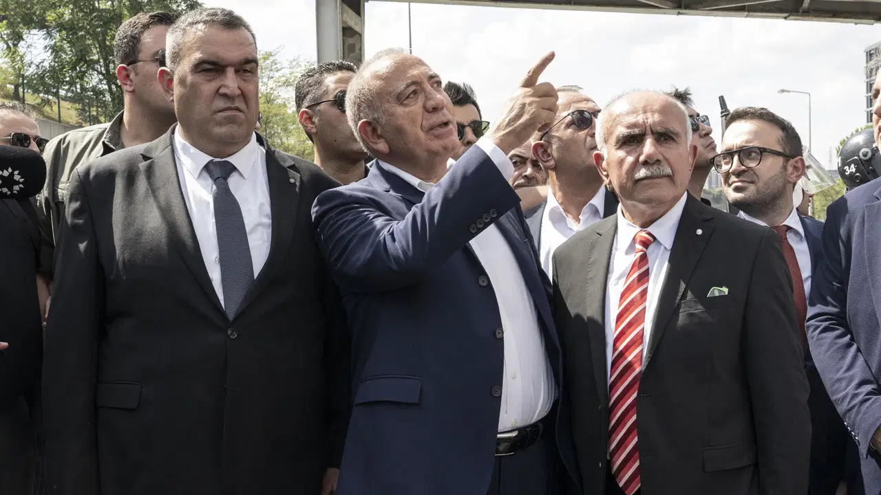 Kayyum Gürsel Tekin’den CHP’lilere giriş yasağı: 30 kişilik ‘liste’ vermiş! – Son Dakika Siyaset Haberleri Kayyum Gürsel Tekin’den CHP’lilere giriş yasağı: 30 kişilik ‘liste’ vermiş! – Son Dakika Siyaset Haberleri