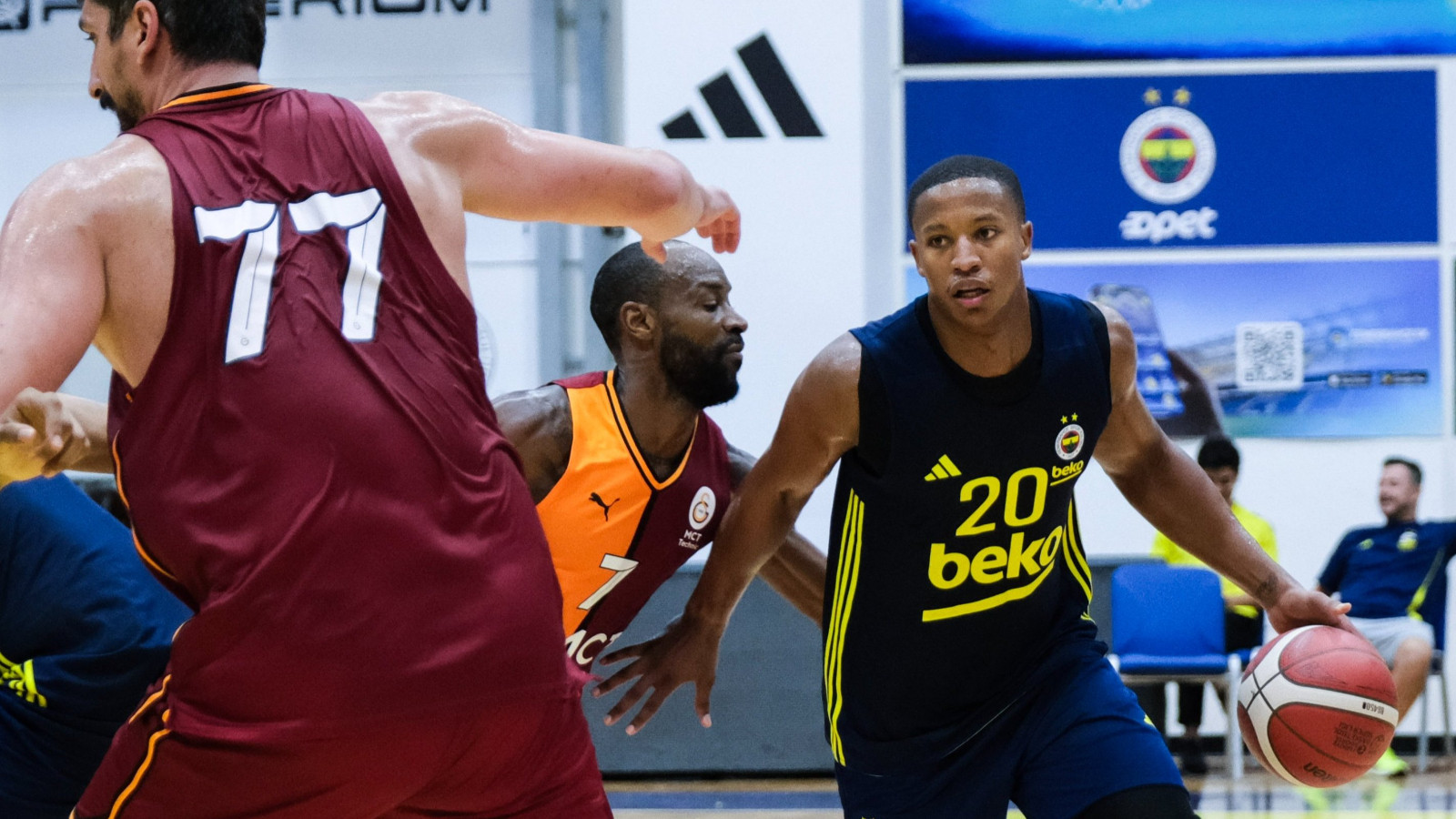 Dev derbide Galatasaray, Fenerbahçe Beko’yu 91-82 mağlup etti