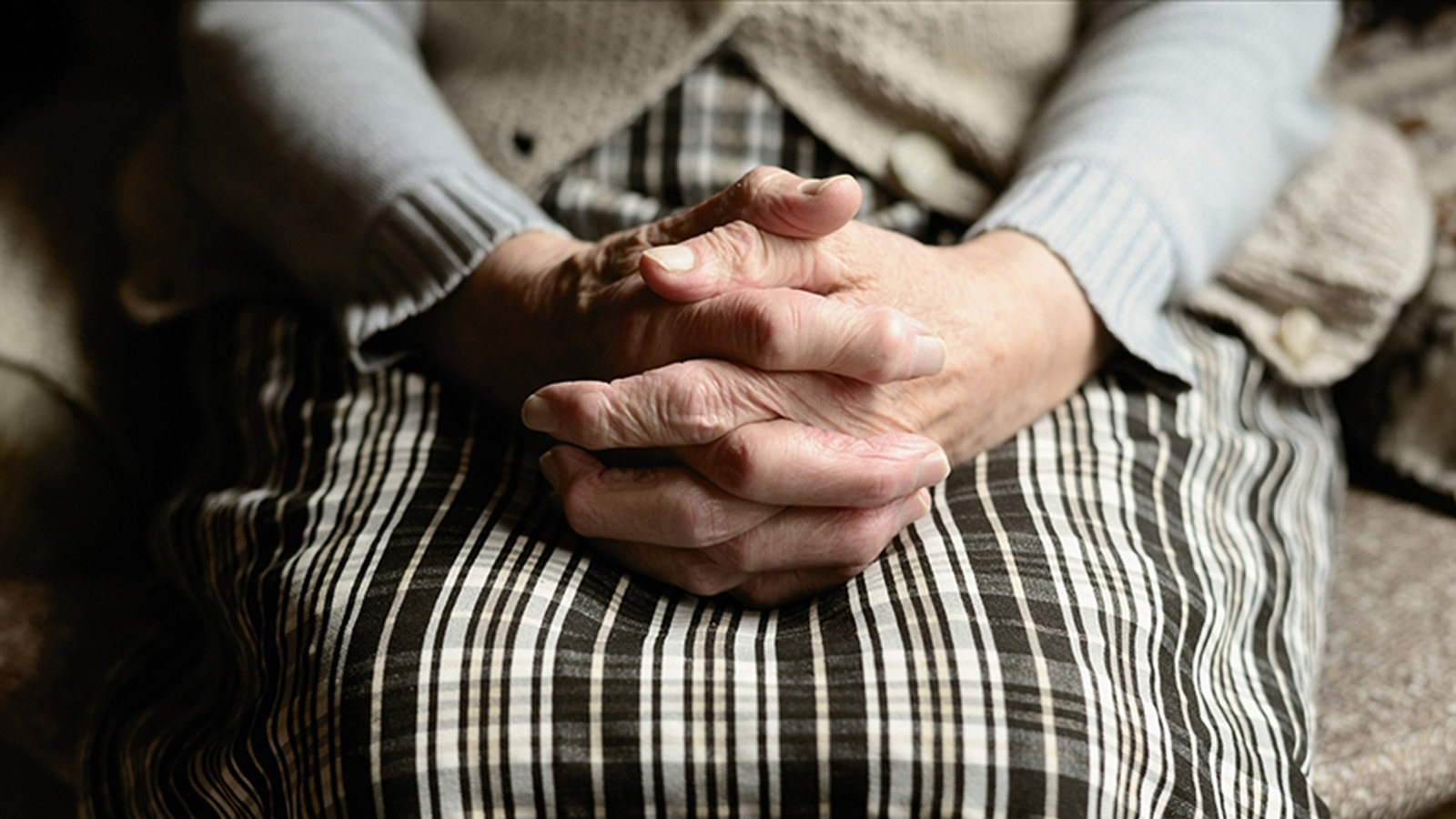 Dil ve iletişim becerilerindeki bozulmalar Alzheimer’ın erken belirtisi olabilir Dil ve iletişim becerilerindeki bozulmalar Alzheimer’ın erken belirtisi olabilir
