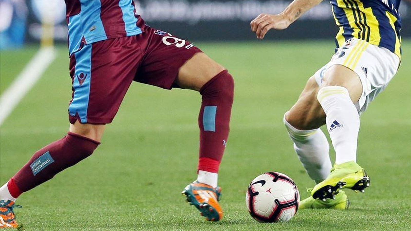 Fenerbahçe-Trabzonspor karşılaşmasının tarihi belli oldu! Fenerbahçe-Trabzonspor karşılaşmasının tarihi belli oldu!