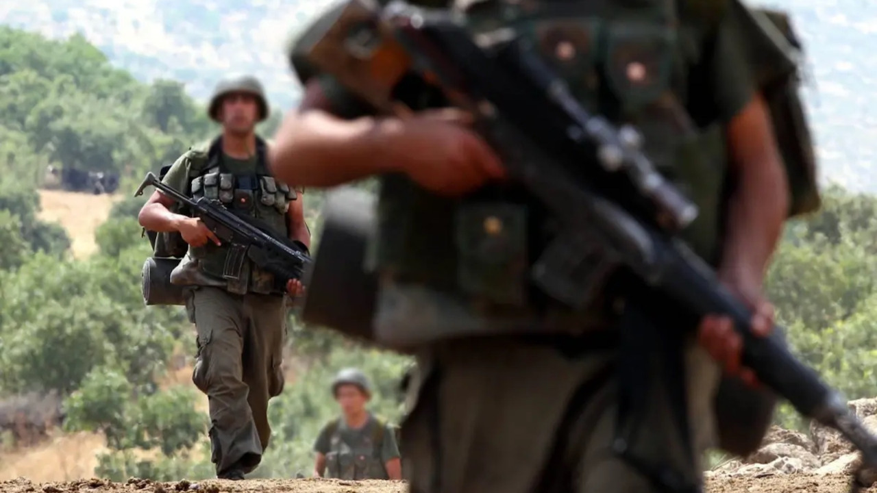 Hatay’da askerlere, köylü çocuklara su verdikleri için soruşturma başlatıldı Hatay’da askerlere, köylü çocuklara su verdikleri için soruşturma başlatıldı