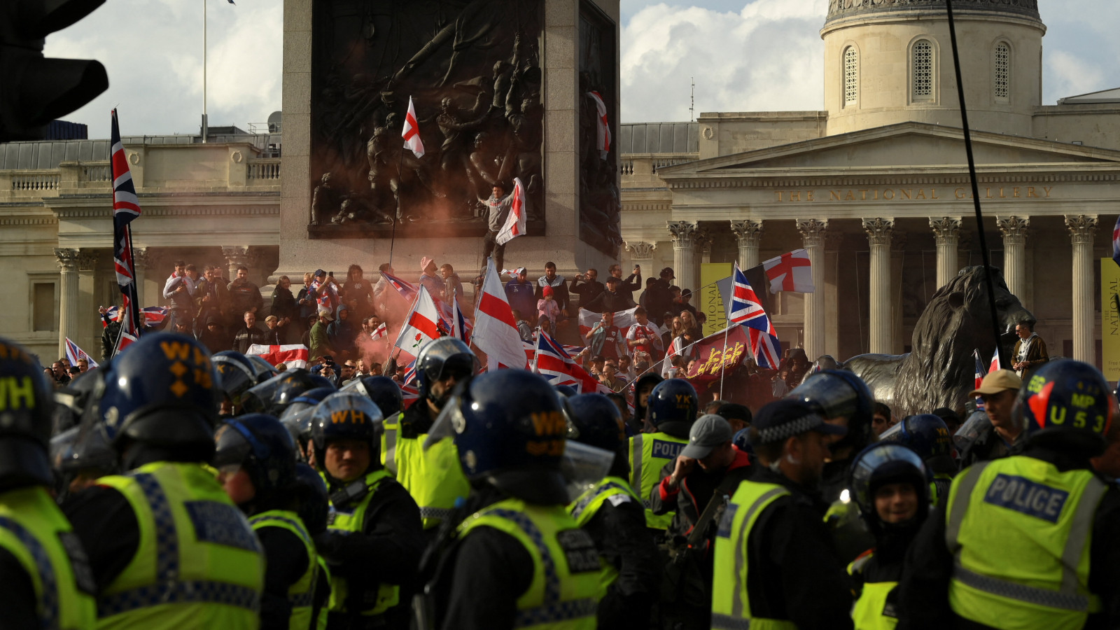 Londra’daki aşırı sağ eyleminde 26 polis yaralandı Londra’daki aşırı sağ eyleminde 26 polis yaralandı