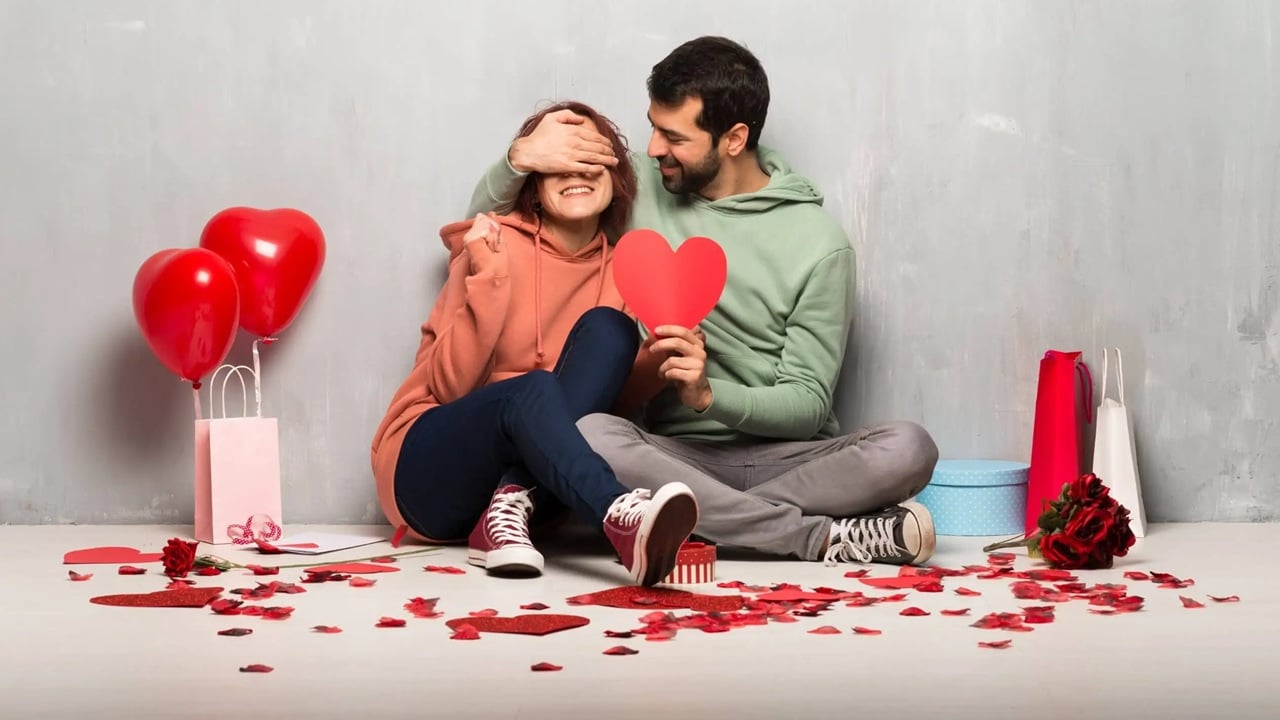 Love Bombing Nedir? Belirtileri, Etkileri ve Korunma Yolları Love Bombing Nedir? Belirtileri, Etkileri ve Korunma Yolları