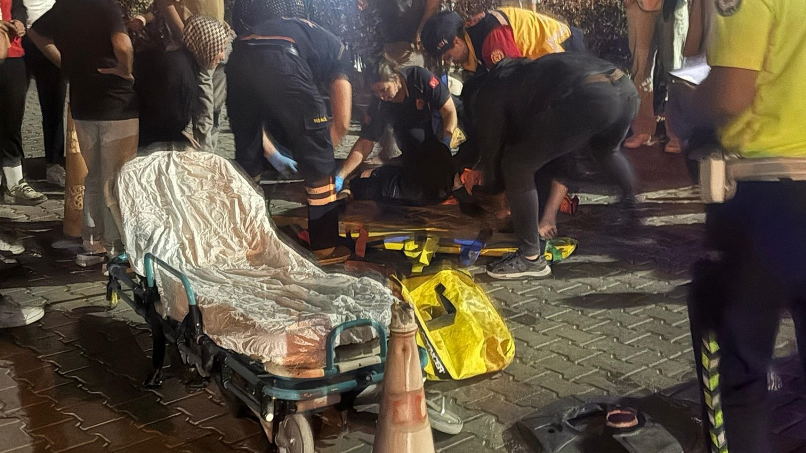Manisa’da otomobilin çarptığı 11 yaşındaki bisiklet sürücüsü ağır yaralandı Manisa’da otomobilin çarptığı 11 yaşındaki bisiklet sürücüsü ağır yaralandı
