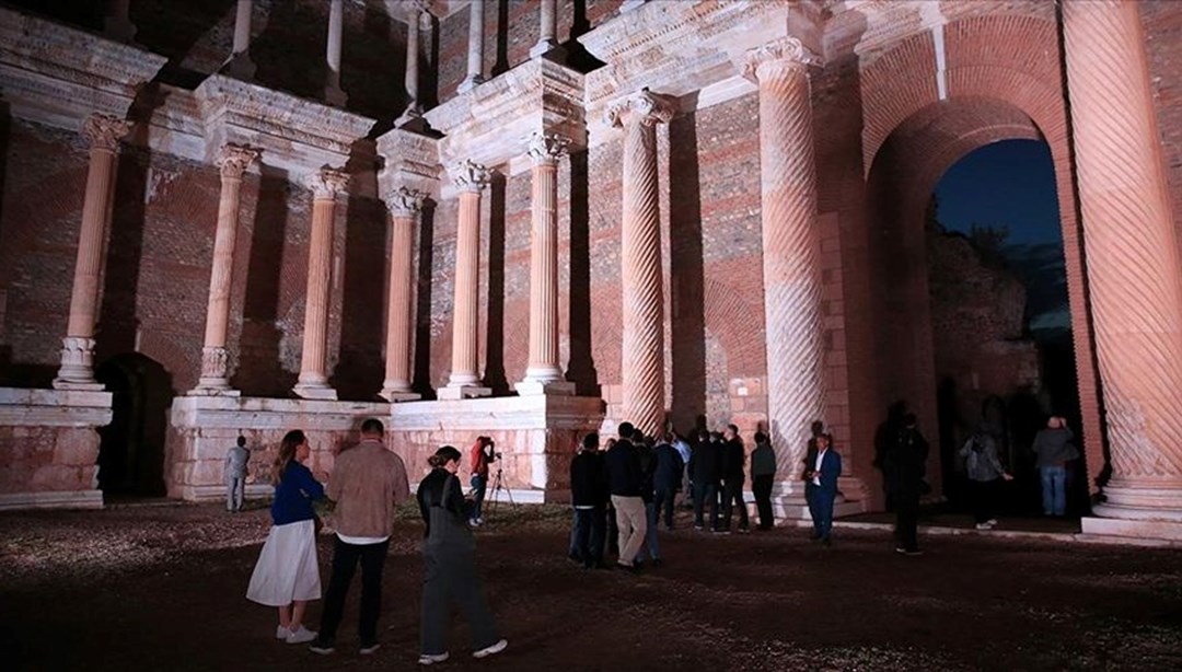 Sardes Antik Kenti’nde gece müzeciliği deneyimi Sardes Antik Kenti’nde gece müzeciliği deneyimi