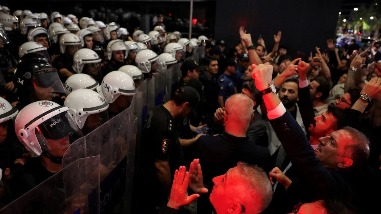 Uluslararası medya CHP’ye ablukayı böyle duyurdu