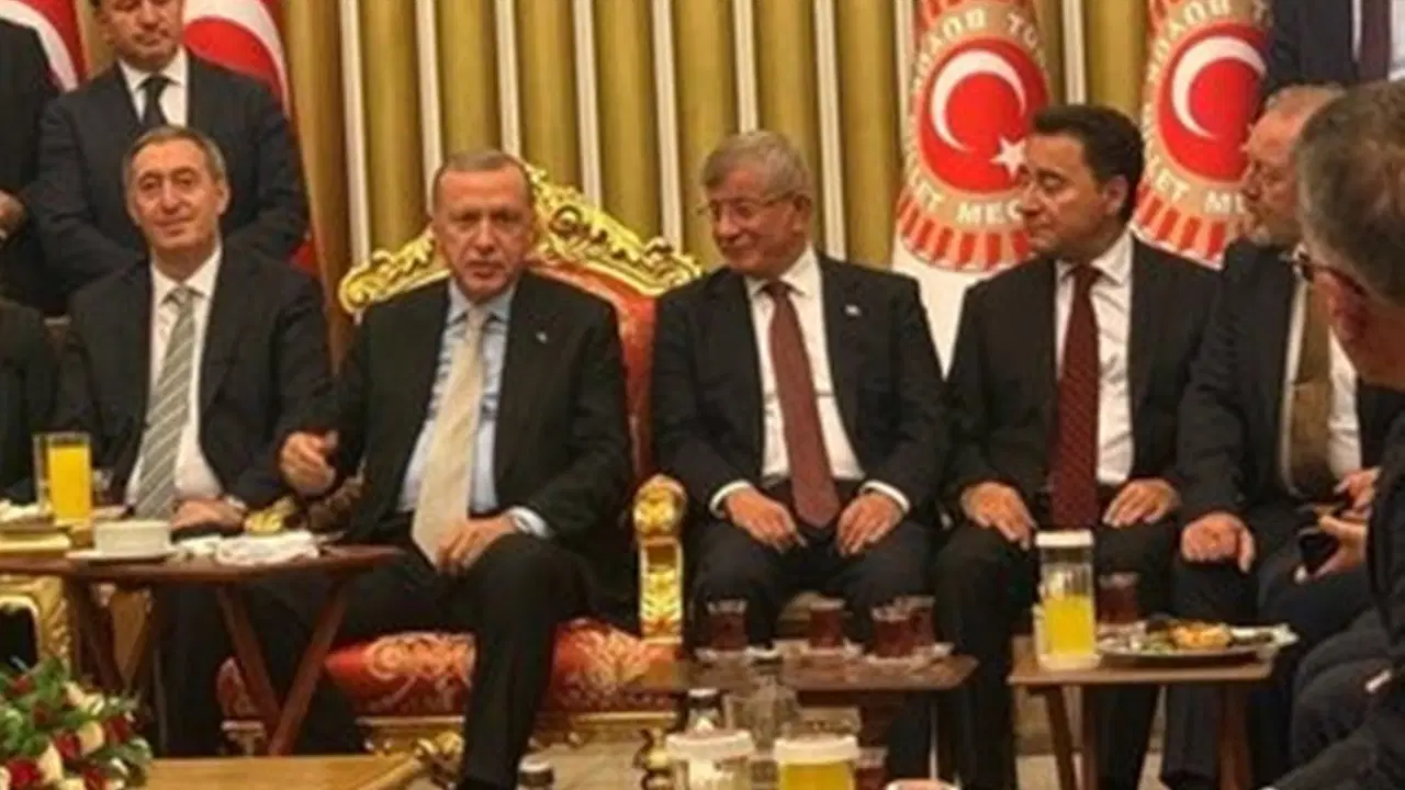 Erdoğan, Davutoğlu ve Babacan yıllar sonra bir arada – Son Dakika Siyaset Haberleri Erdoğan, Davutoğlu ve Babacan yıllar sonra bir arada – Son Dakika Siyaset Haberleri