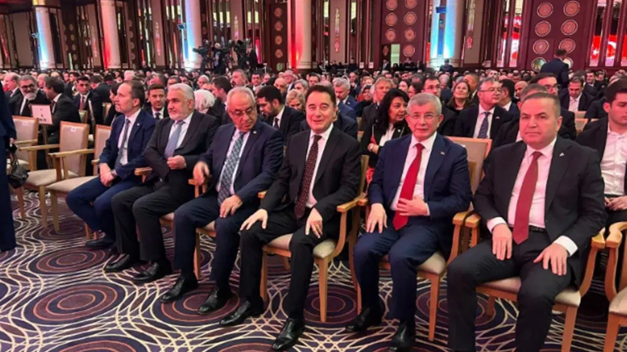 Saray’daki 29 Ekim resepsiyonunda dikkat çeken kareler: CHP katılmadı, Sinan Oğan yerini aldı – Son Dakika Siyaset Haberleri Saray’daki 29 Ekim resepsiyonunda dikkat çeken kareler: CHP katılmadı, Sinan Oğan yerini aldı – Son Dakika Siyaset Haberleri