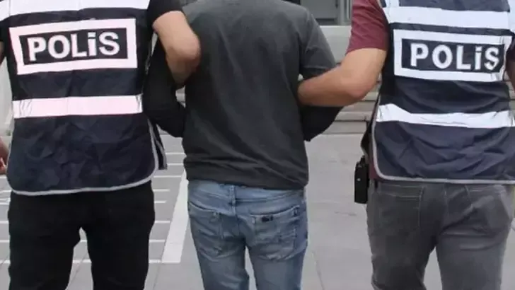 Paylaştığı Porno Videoları Okul Müdürlüğünden Etti!
