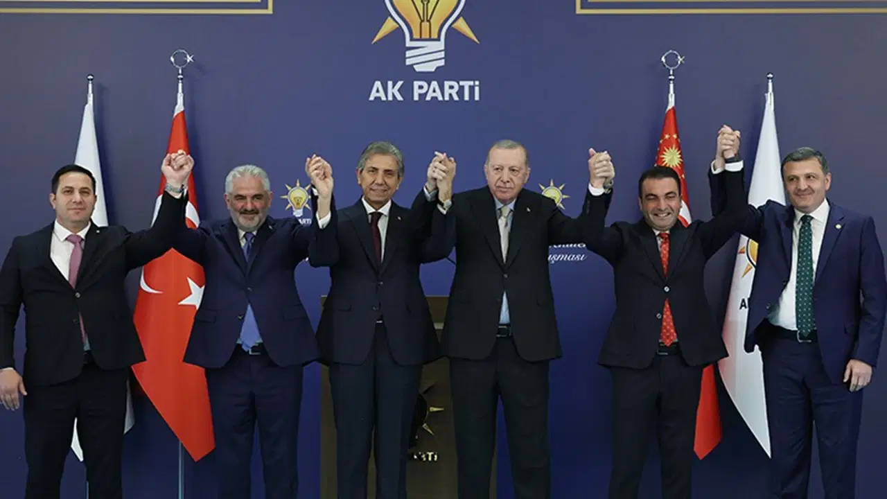 Son Dakika… 7 belediye başkanı AKP’ye geçti: Aralarında dikkat çeken isim! – Son Dakika Siyaset Haberleri