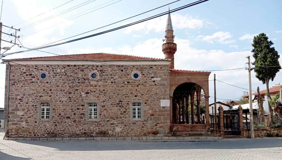 Çatlaklar yüzünden 2 yıldır ibadete kapalı: Köylüler isyan etti