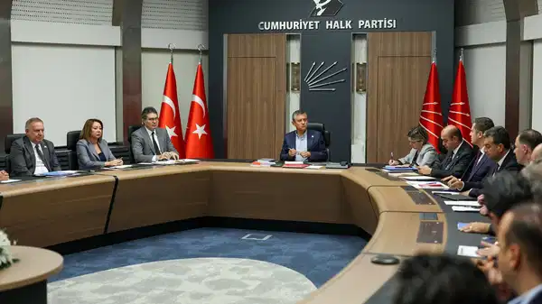 CHP MYK, ‘casusluk’ soruşturması gündemiyle toplandı: ‘Veremeyecek hiçbir hesabımız yok, kendimizden eminiz’ – Son Dakika Siyaset Haberleri