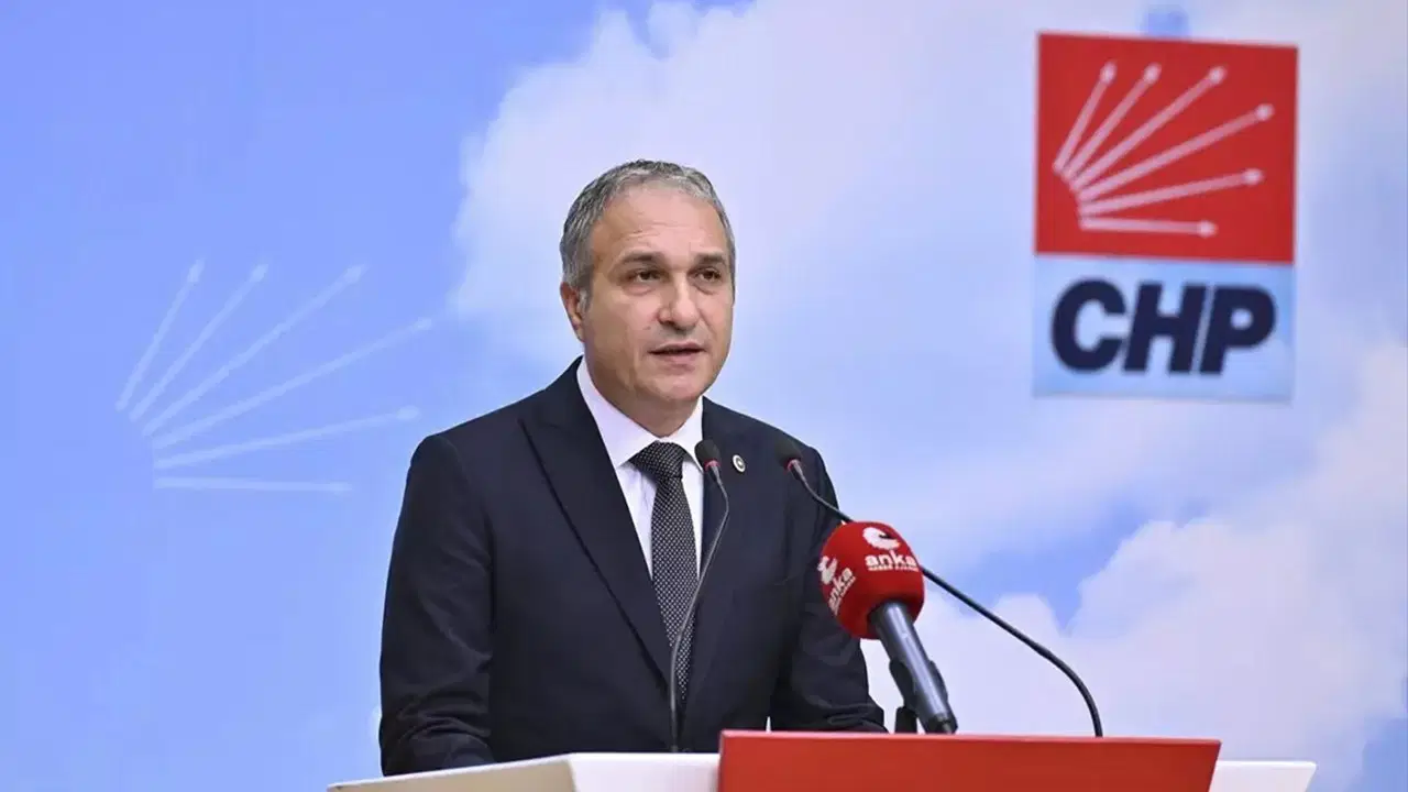 Suat Özçağdaş: ‘Türk Bayrağı’nın sağına Atatürk, soluna Cumhurbaşkanı posteri asılacaktır’ talimatı hukuki dayanağı olmayan partizan bir dayatmadır – Son Dakika Siyaset Haberleri
