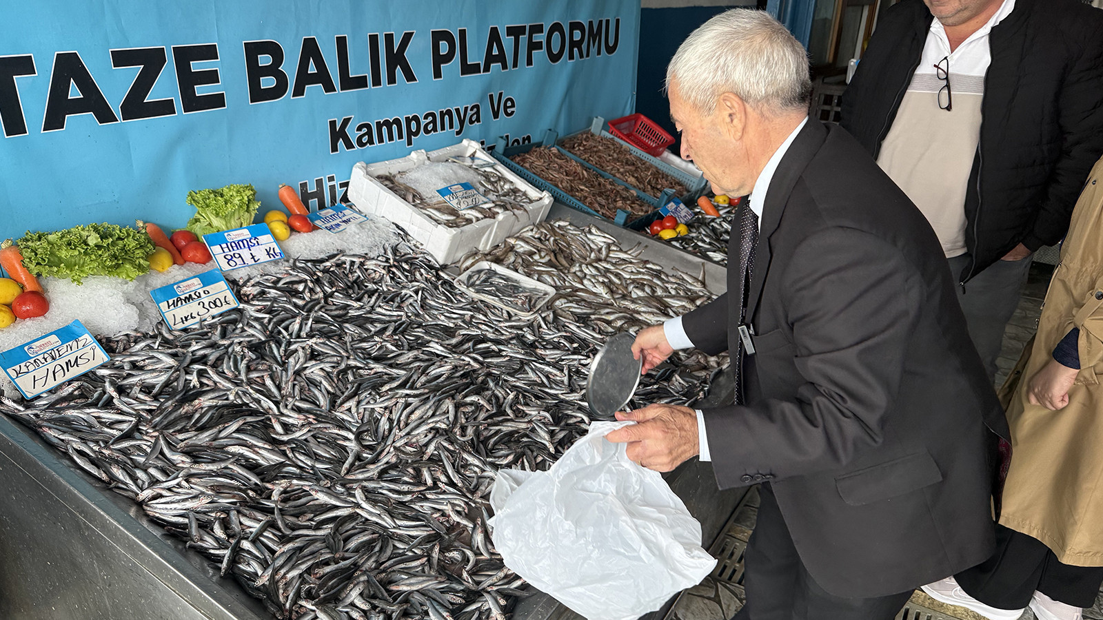 Denizlerde balık bollaştı, İstanbul’da fiyatlar 89 liraya kadar geriledi