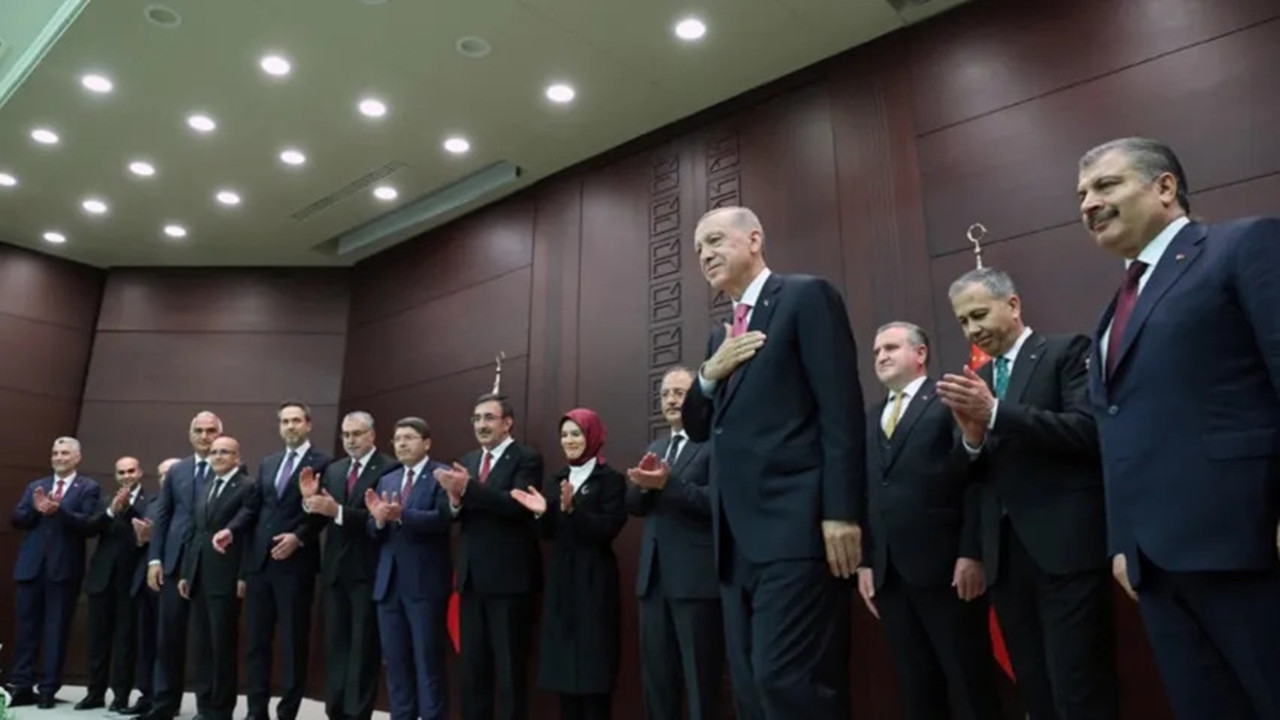 AKP’de kazanlar kaynıyor! Erdoğan hangi bakanların üzerini çizdi? AKP’de kazanlar kaynıyor! Erdoğan hangi bakanların üzerini çizdi?