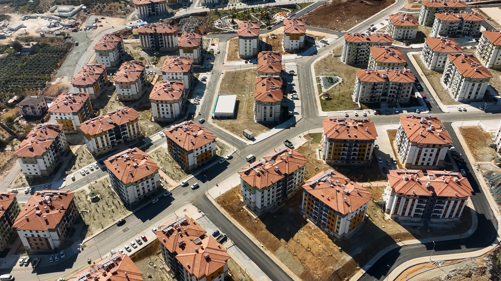 TOKİ 48 ilde yüzlerce ev ve iş yeri satacak TOKİ 48 ilde yüzlerce ev ve iş yeri satacak