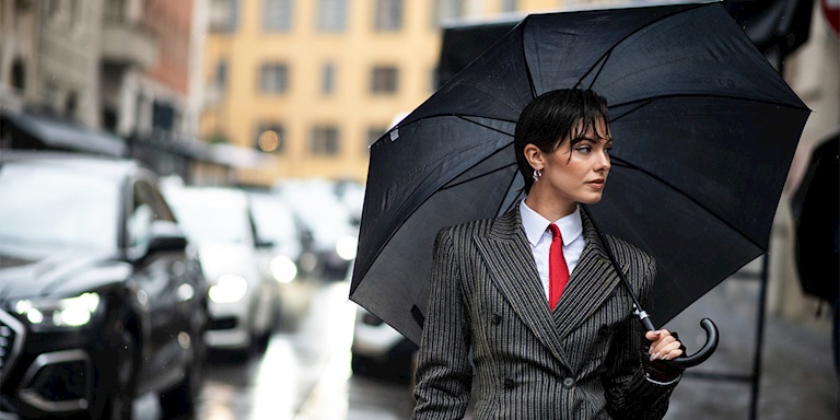 Yağmurlu Günlerde Saçlara Söz Geçirmenin Yolları