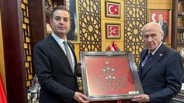 CHP’li Belediye Başkanı Akın, MHP Genel Merkezi’ni Ziyaret CHP’li Belediye Başkanı Akın, MHP Genel Merkezi’ni Ziyaret
