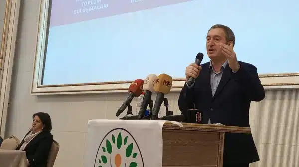 DEM Parti Eş Genel Başkanı Bakırhan’dan CHP’nin İmralı DEM Parti Eş Genel Başkanı Bakırhan’dan CHP’nin İmralı