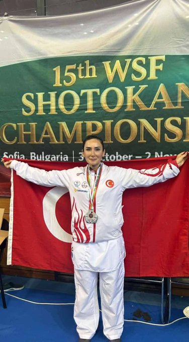 Beden Eğitimi Öğretmenimiz Yasemin COŞANSEL'den büyük başarı