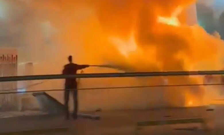 İstanbul Çekmeköy’de Akaryakıt İstasyonunda Yangın Çıktı İstanbul Çekmeköy’de Akaryakıt İstasyonunda Yangın Çıktı