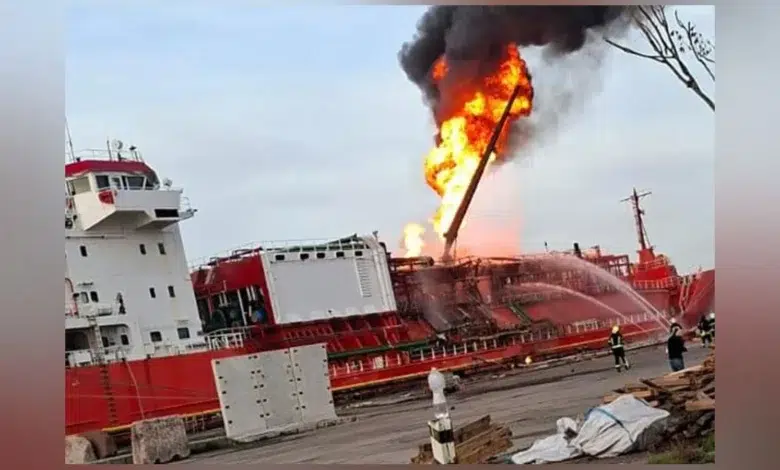 Ukrayna’da Türk Bayraklı Gemi Yangınında Mürettebat Tahliye…